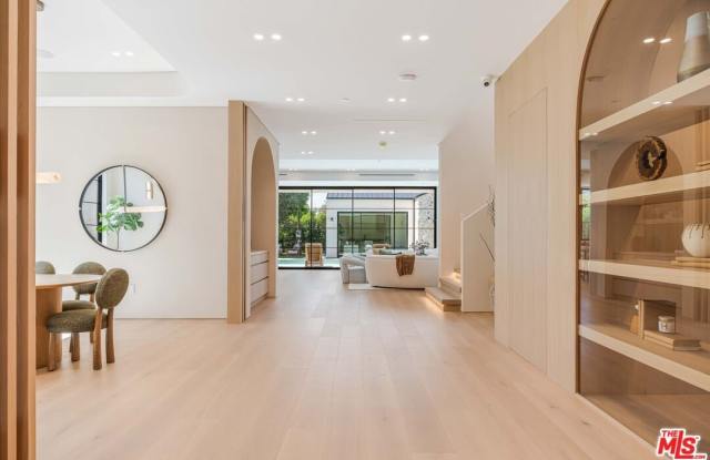 16723 La Maida St Gallery 2