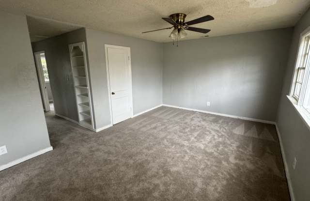 2221 N Kenyon St - 1 photos photos