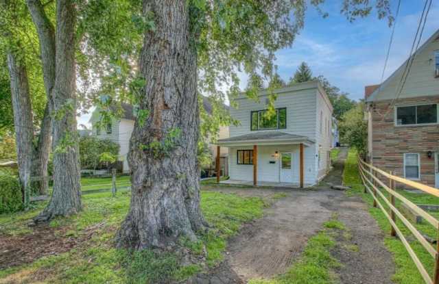 606 Meadow Ave Gallery 1