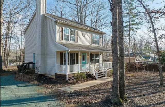 4 Bdrm / 2.5 Bath Beautiful Lake Home at Central Virginia's largest Community Gallery 3