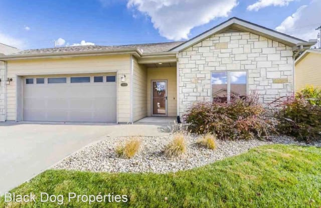 813 Newfoundland Drive - 813 Newfoundland Drive, Manhattan, KS 66503