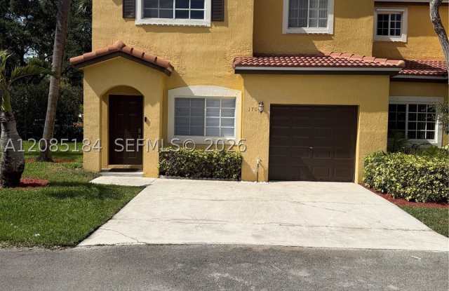 1704 SW 101st Ter Gallery 1
