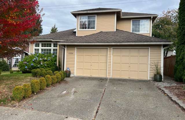 Cul-de-Sac Living with Indoor-Outdoor Ease in Everett Gallery 1