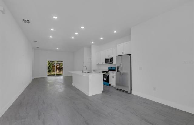 1221 SW 5TH Street Gallery 2