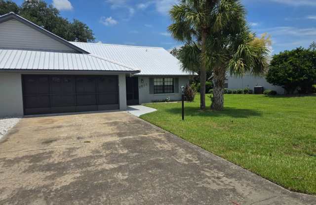 2511 N Orangewood St photos photos