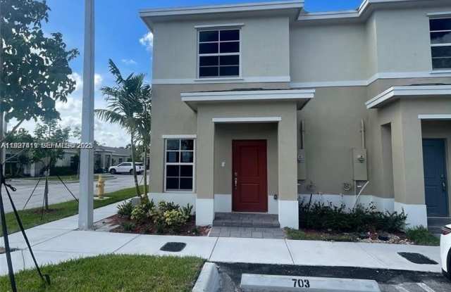 440 NE 4th St photos photos