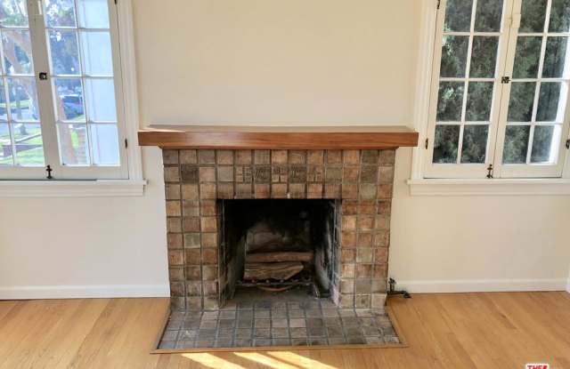 4743 AMBROSE Avenue Gallery 4