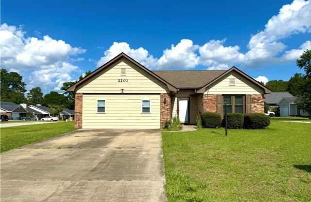 2201 Twinflower Ct - 2201 Twinflower Court, Fayetteville, NC 28304