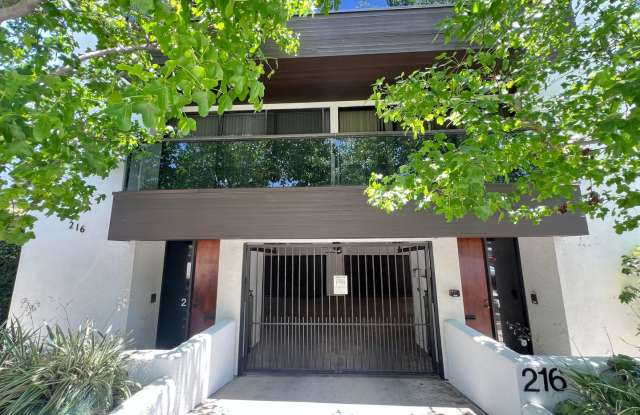 Modern 3-Level Belmont Heights Townhome Steps from 2nd Street photos photos