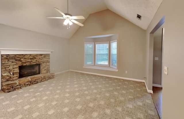 5775 Rolling Oaks Circle Gallery 2