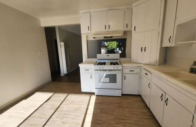 4436 Rosebud Lane Gallery 4