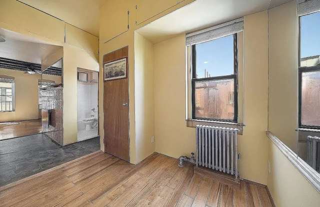 312 W 49th St Apt 5RW Gallery 2