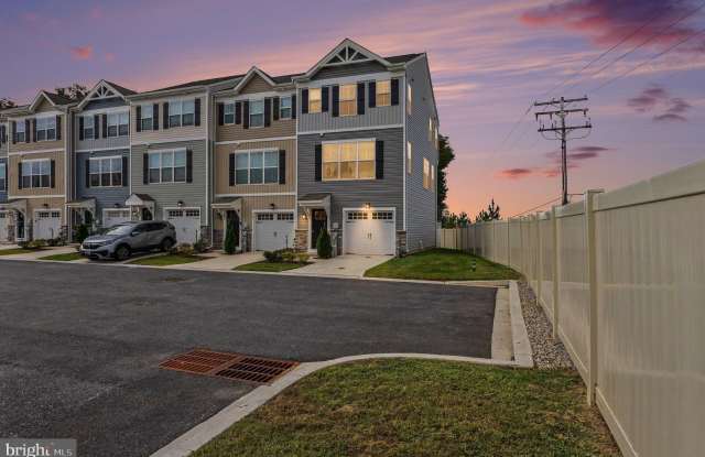 303 SEAR Court Gallery 1