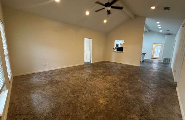 SPACIOUS 4BD/4.5BTH HOUSE - 912 OAKWOOD Gallery 3