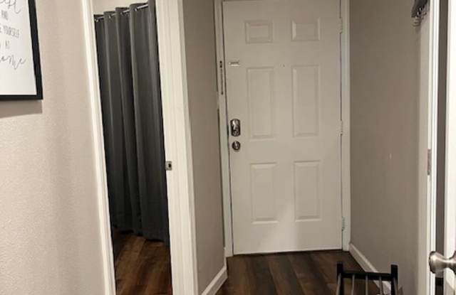 Beautiful 1/1 Condo at Canyon Lake / Includes Water & Trash & Cable Gallery 4