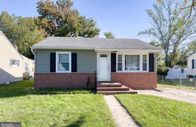 3bd 1bth home located in the highly desired Clearwater Beach community! Gallery 1
