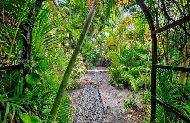 1446 Lenox Ave photos photos