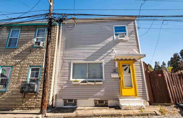 Luxury 4 bed, 2 bath south side rental Gallery 2