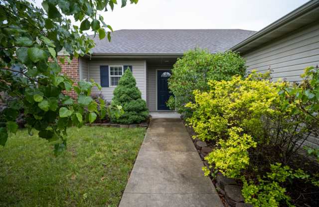 Stunning 3Bed/2BA Home with Dual Living Spaces/Garage photos photos