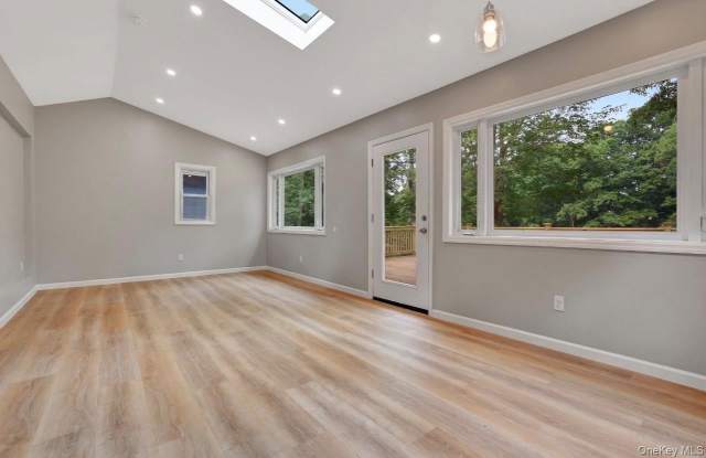 1945 New Hackensack Road Gallery 4