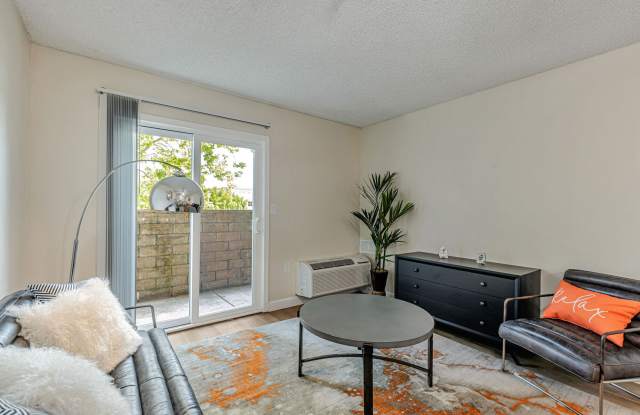 Martinez Hillside - 55+ Active Adults Apartment Homes Gallery 3