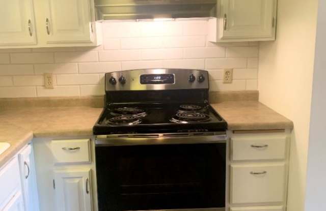 10451 Greenbrier Road Gallery 3