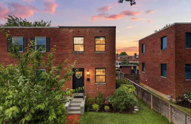 625 S HENRY Street Gallery 3