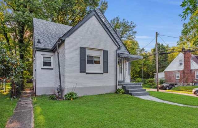 *MOVE IN SPECIAL* Golf Manor- Updated 4 bedroom 2.5 bath Home Gallery 4