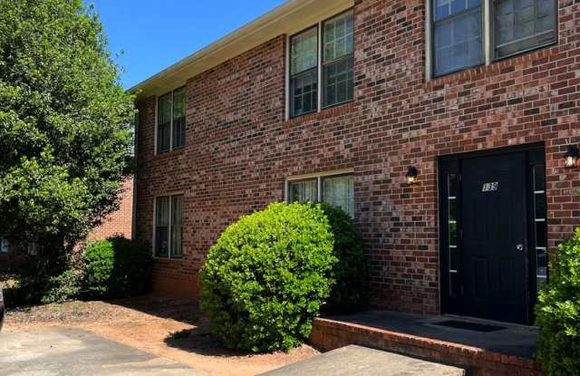 2BR/ 2Bath on Eastside! Available end of July 2026 Gallery 4