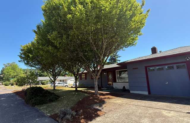 Stunning Pet Friendly Three Bedroom Corvallis Home With Landscaping Provided! photos photos
