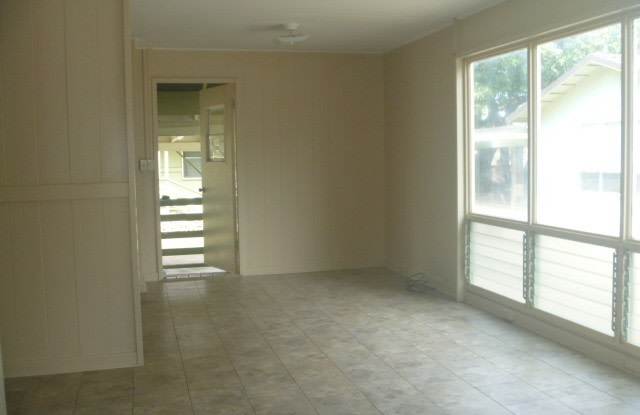 3/1 $2400.00 water included photos photos
