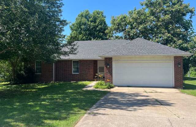 3 Bedroom with Large Covered Deck in southwest Springfield photos photos