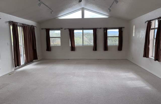 4 Bedroom, 2.5 Bathroom Home in Cedar Crest, NM Gallery 4