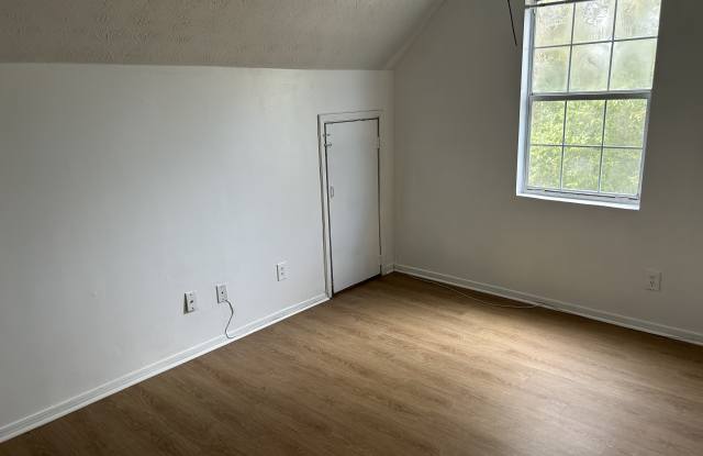 Williamsburg Manor Gallery 4