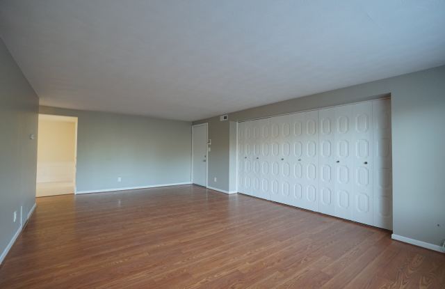 4481 South Buffalo Street Gallery 2