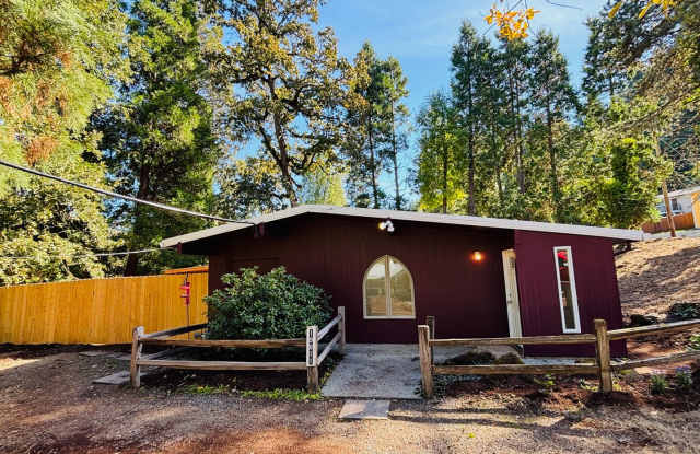 Charming 4 bedroom 2 bath home- West Linn, OR - 19811 White Cloud Circle, West Linn, OR 97068