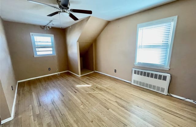 206 Hunnewell Avenue - 206 Hunnewell Avenue, Franklin Square, NY 11003