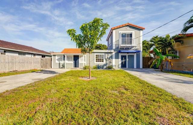 6761 SW 13th Ter photos photos