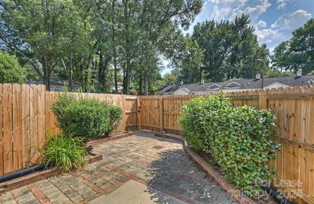 1502 Kensington Drive Gallery 2