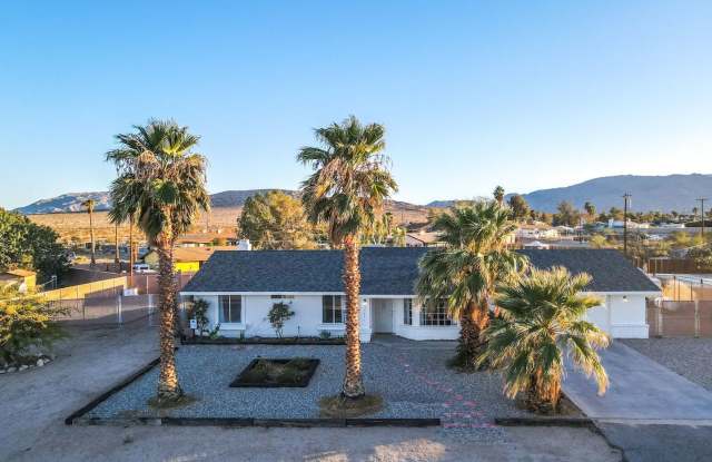 A Fully Furnished 3 Bedroom With Desert Mountain Views Gallery 1
