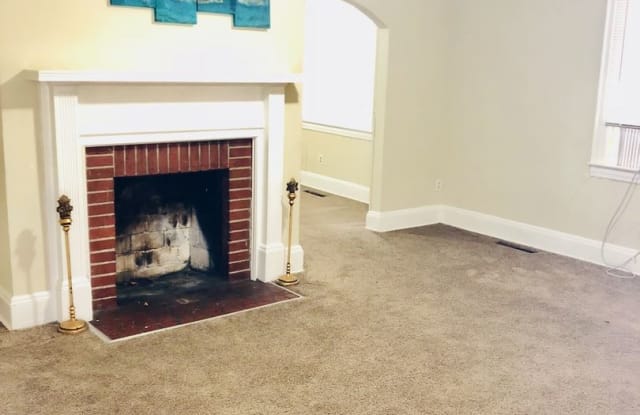 819 W Davidson - 819 West Davidson Avenue, Gastonia, NC 28052