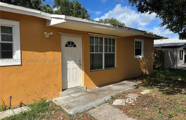 4141 SW 32nd Dr photos photos