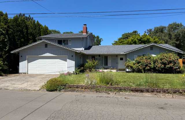 Great 4 Bedroom Eugene Home! photos photos