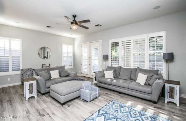 2560 E Wisteria Dr Gallery 3