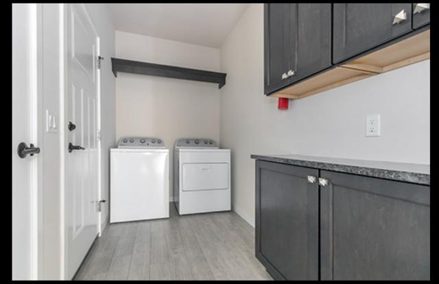 Beautiful 3 bed condo AVAILABLE NOW Gallery 4