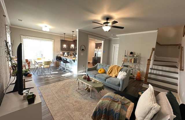 Four Bedroom Available off MLK Gallery 3