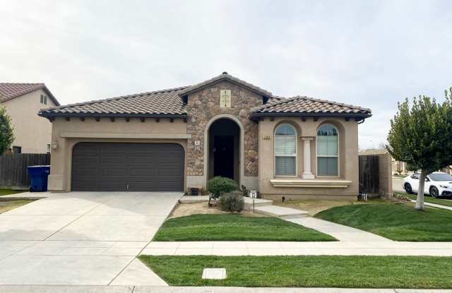 Beautiful 3-Bed, 2-Bath Near Sanger West High School photos photos