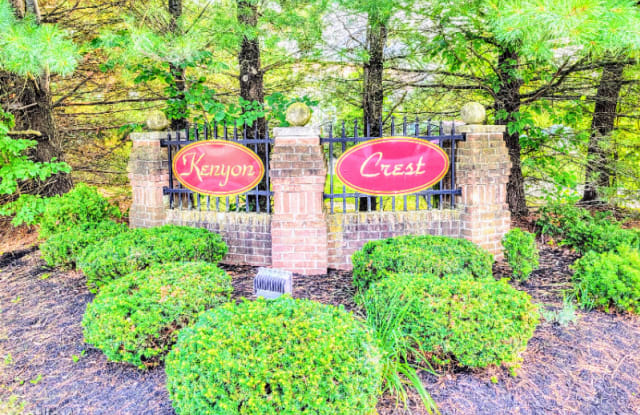 Kenyon Crest Condominiums - 2169 Kenyon Street, Louisville, OH 44641