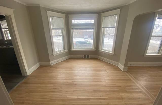 AVAILABLE August 3th - 2 + Bed 1 Bath Renovated Home on Corner Lot Gallery 4