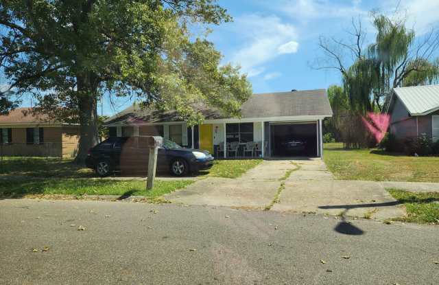 Single family home located in West Memphis photos photos